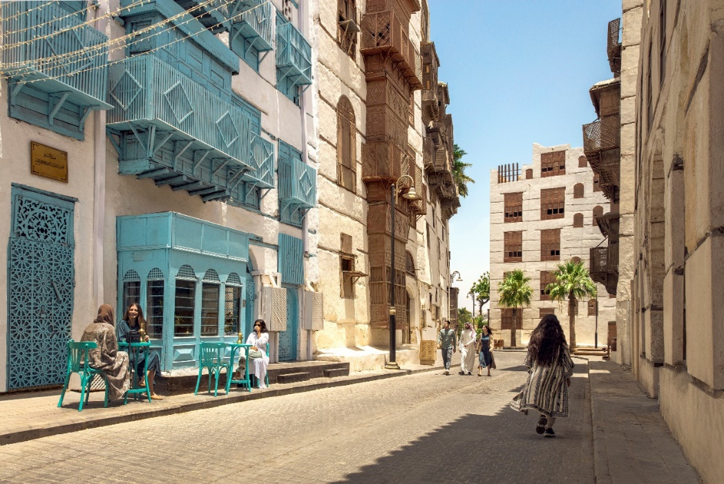 A street with buildings and people walking on it

AI-generated content may be incorrect.